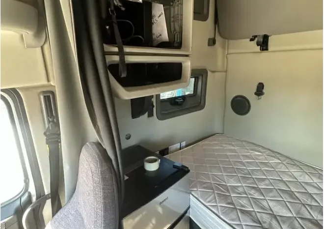 
								2019 VOLVO VNL760 full									