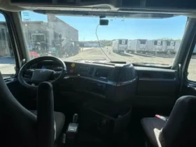 2019 VOLVO VNL760
