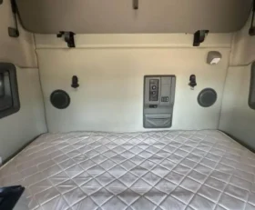 2019 VOLVO VNL760