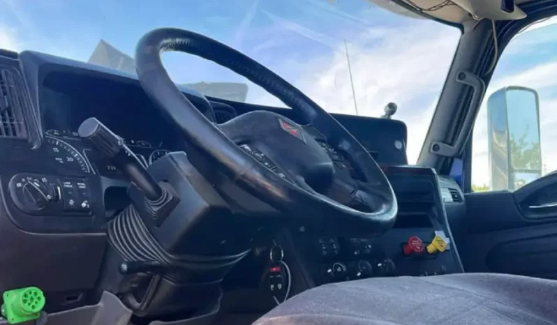 
								2019 International PROSTAR full									