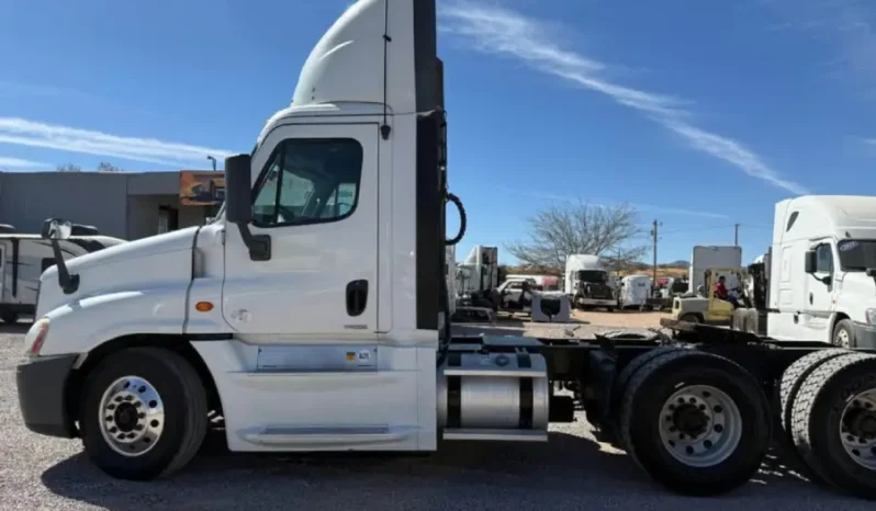 
								2016 FREIGHTLINER CASCADIA DAY CAB full									