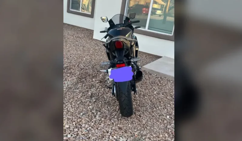 
								2025 Yamaha YZF-R1 full									