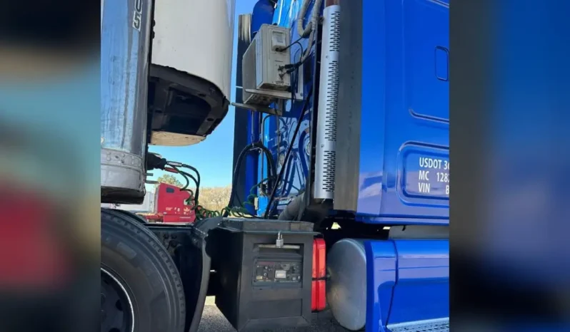 
								2013 Freightliner Cascadia full									
