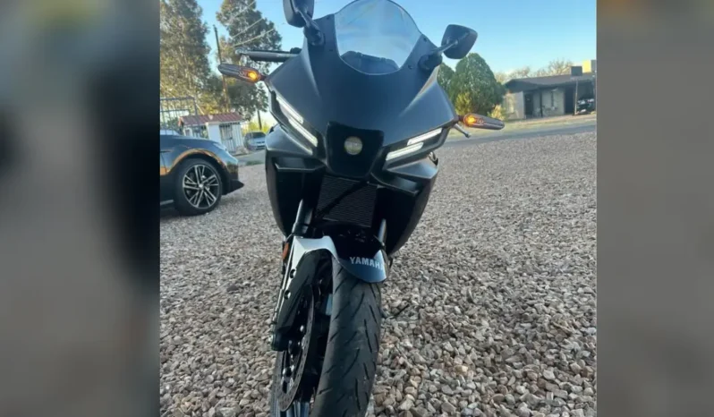 
								2025 Yamaha YZF-R1 full									